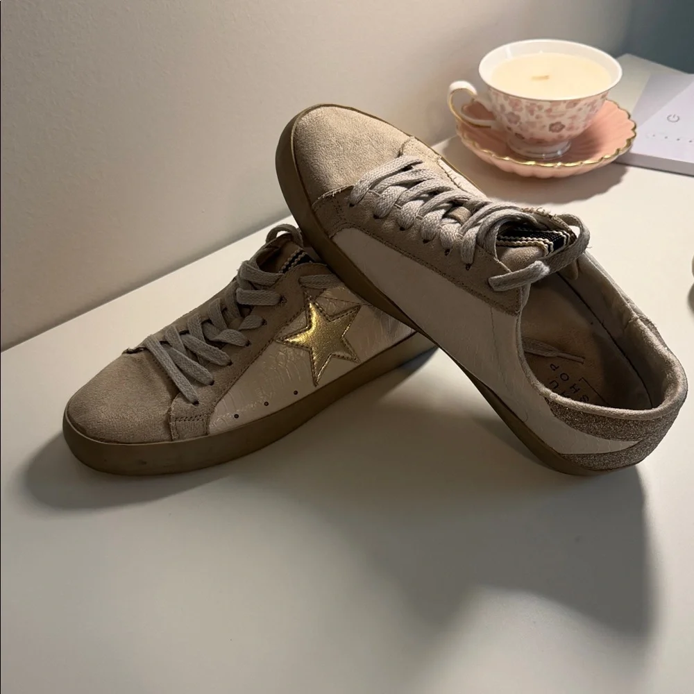 ShuShop Gold Star Sneakers - Picture 1 of 4